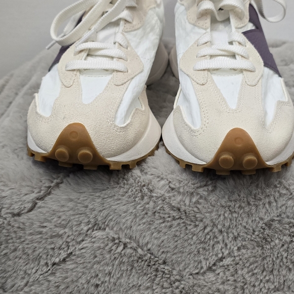 New Balance 327 - Picture 3 of 7